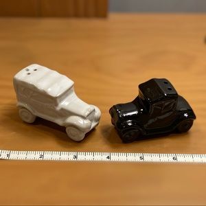 Sarsaparilla Salt and Pepper Shakers 🖤🤍